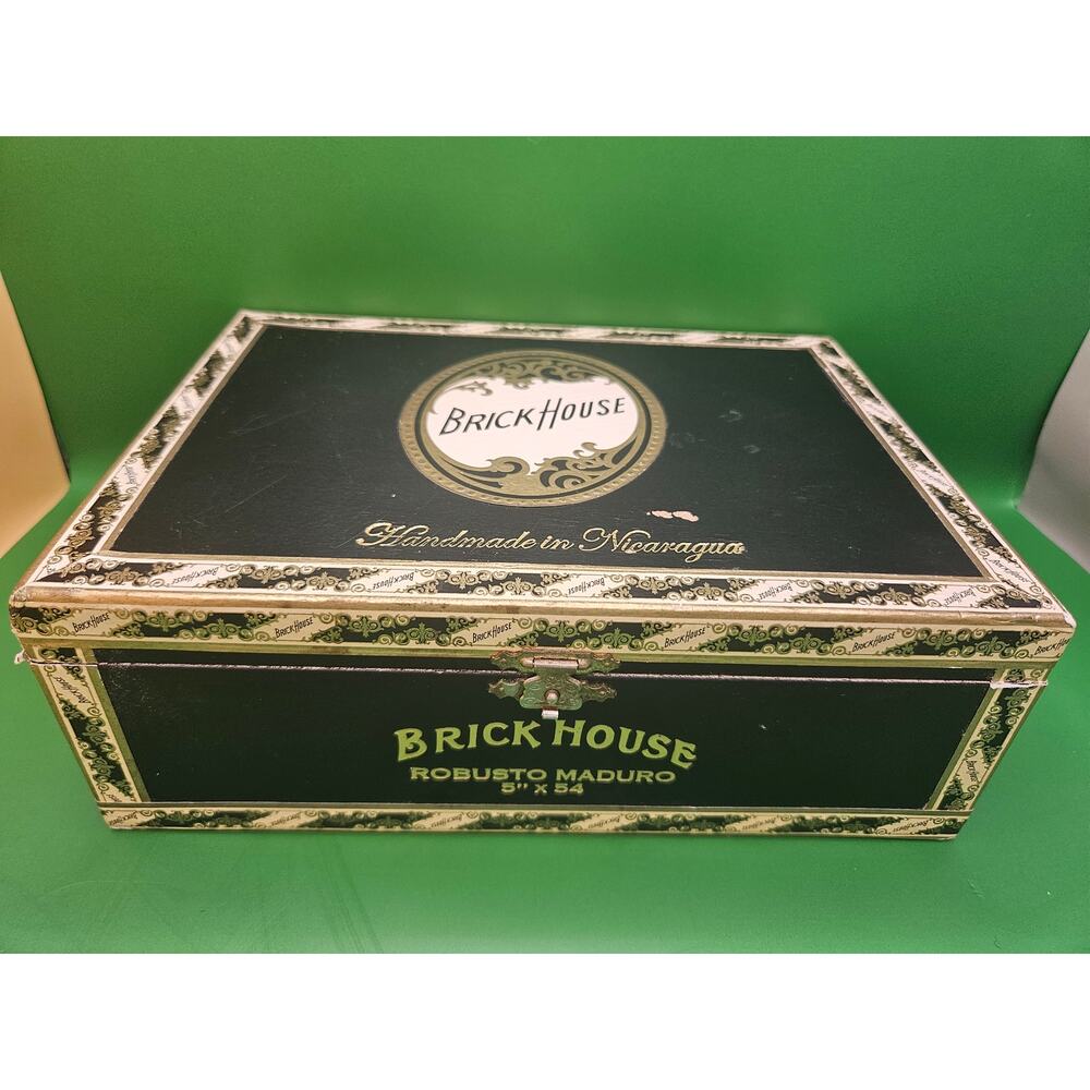 Wooden cigar box Nicaragua Brick House robusto Maduro Black